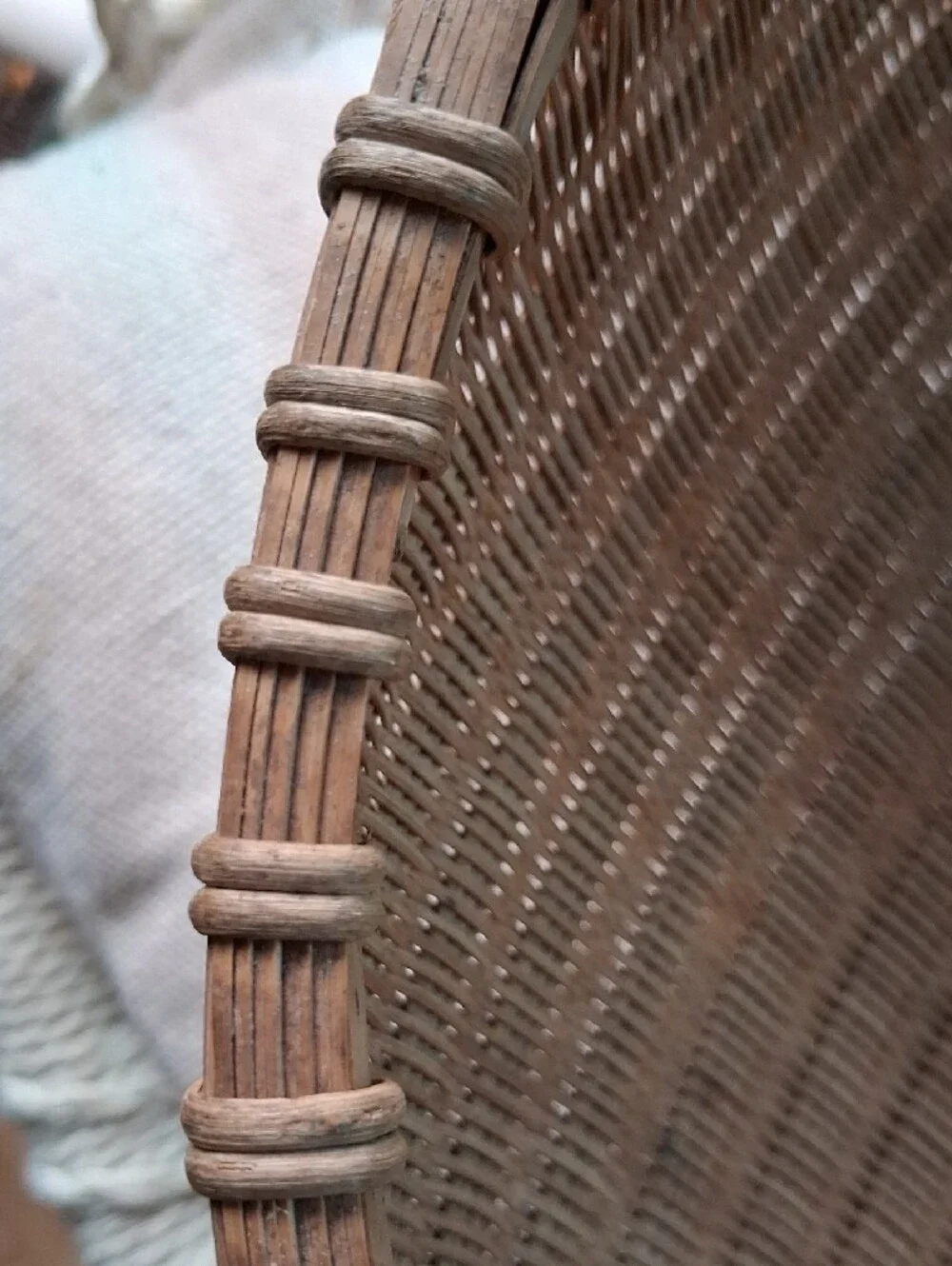 Source Unknown Natural Brown Woven Wicker Basket 1'4